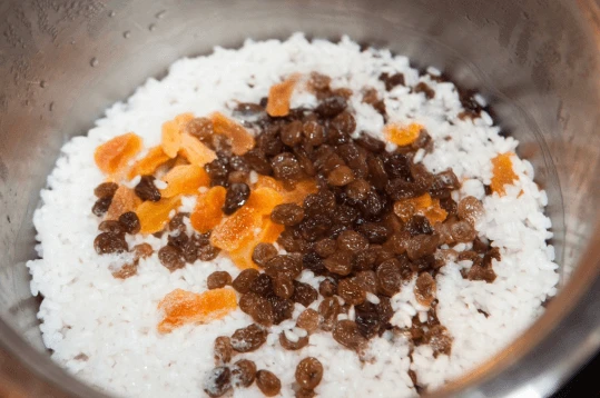 Кутья из риса с изюмом: история и рецепты главного поминального блюда